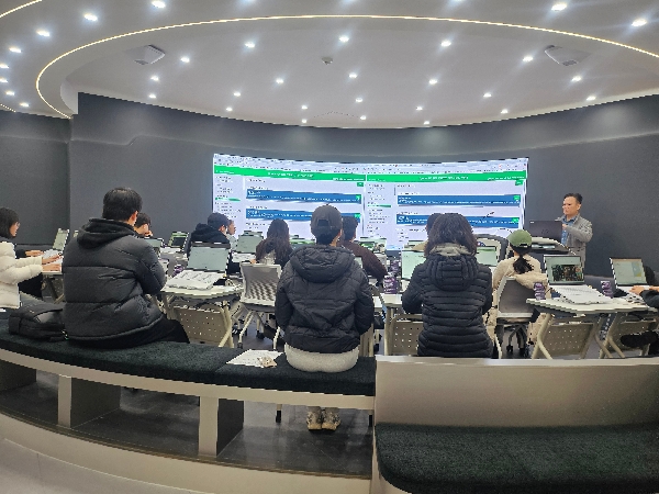 [2025학년도 ChatGPT 활용 프롬프트 경진대회 특강] OPEN API 활용 프롬프트 기반 서비스 만들기  대표이미지